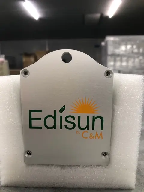 FXL Series LED grow light packaging and fixture